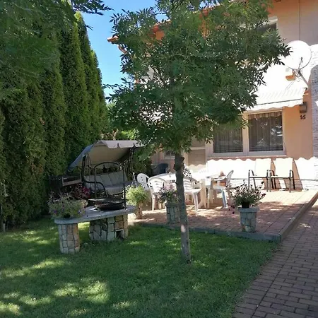 Holiday home Rose Vip Apartman